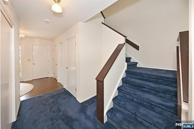 5 Indian Field Court, Mahwah, NJ 07430