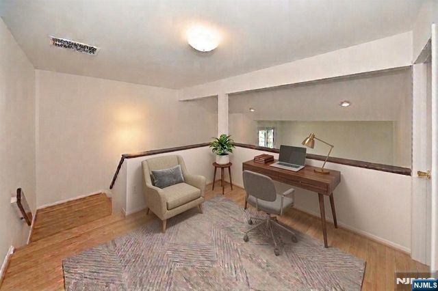 5 Indian Field Court, Mahwah, NJ 07430