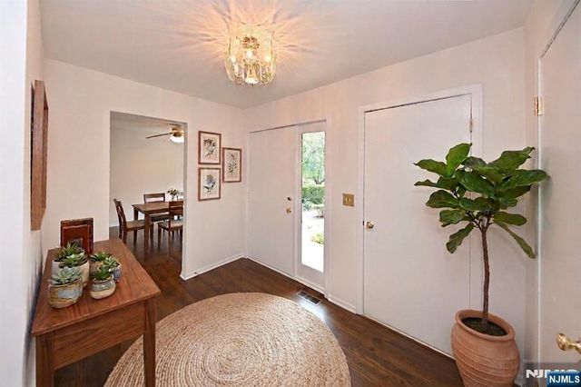 5 Indian Field Court, Mahwah, NJ 07430