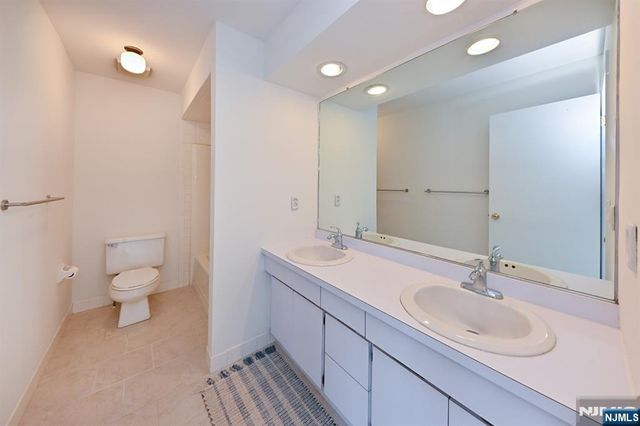 5 Indian Field Court, Mahwah, NJ 07430