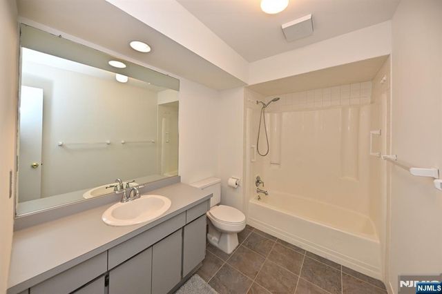 5 Indian Field Court, Mahwah, NJ 07430