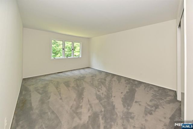 5 Indian Field Court, Mahwah, NJ 07430