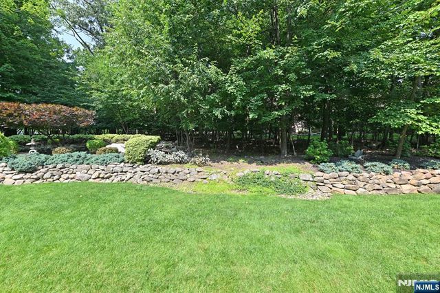 5 Indian Field Court, Mahwah, NJ 07430