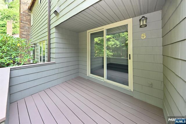 5 Indian Field Court, Mahwah, NJ 07430