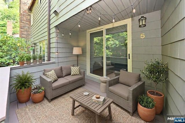 5 Indian Field Court, Mahwah, NJ 07430
