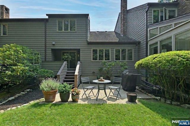 5 Indian Field Court, Mahwah, NJ 07430