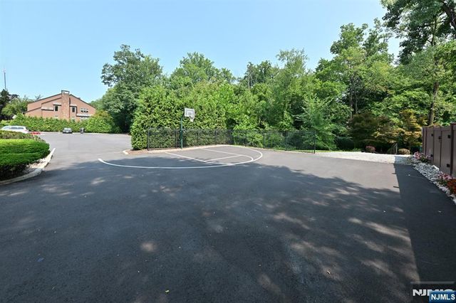 5 Indian Field Court, Mahwah, NJ 07430
