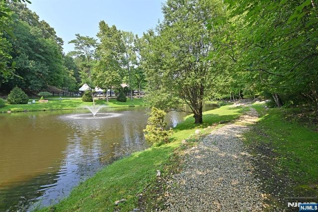 5 Indian Field Court, Mahwah, NJ 07430