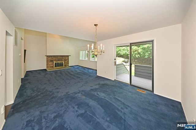 5 Indian Field Court, Mahwah, NJ 07430