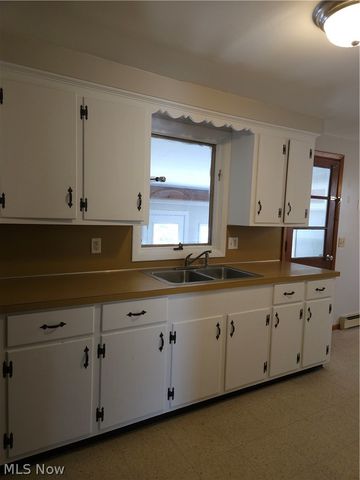 525 S Marion Avenue, Louisville, OH 44641