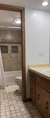 4924 Circle Court 404, Crestwood, IL 60418