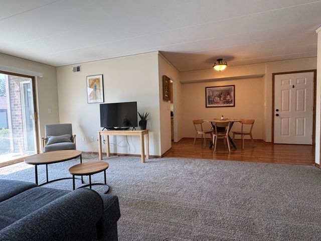 4924 Circle Court 404, Crestwood, IL 60418
