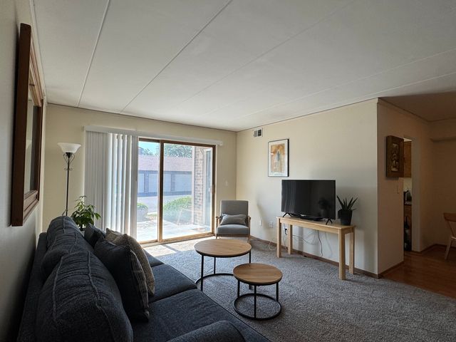 4924 Circle Court 404, Crestwood, IL 60418