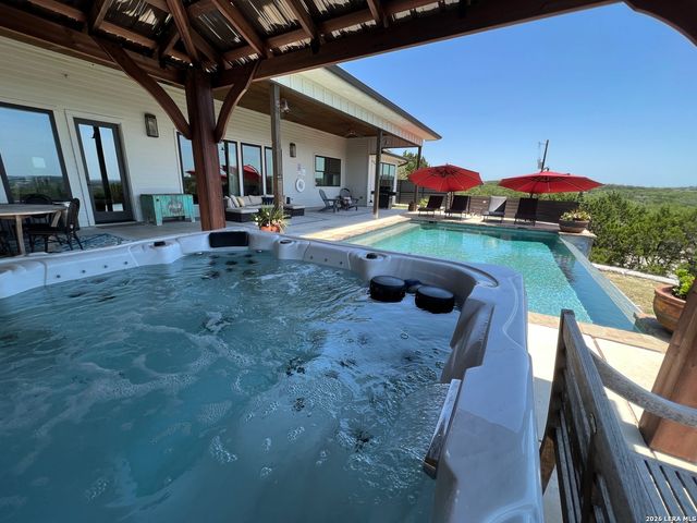 365 GOLDEN EAGLE LOOP, Canyon Lake, TX 78133