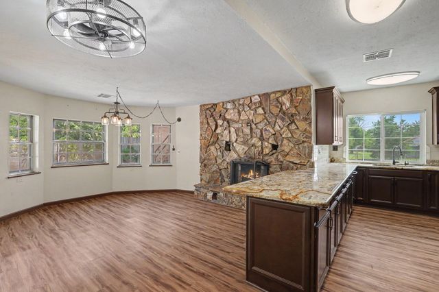 330 Sego Lily Street, Bosque Farms, NM 87068