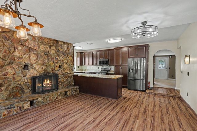 330 Sego Lily Street, Bosque Farms, NM 87068
