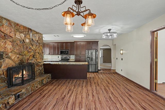 330 Sego Lily Street, Bosque Farms, NM 87068