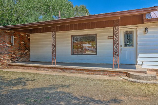 330 Sego Lily Street, Bosque Farms, NM 87068