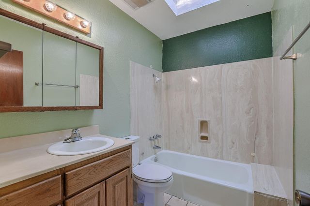330 Sego Lily Street, Bosque Farms, NM 87068