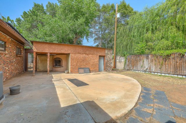 330 Sego Lily Street, Bosque Farms, NM 87068