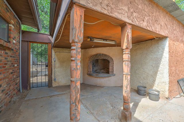 330 Sego Lily Street, Bosque Farms, NM 87068