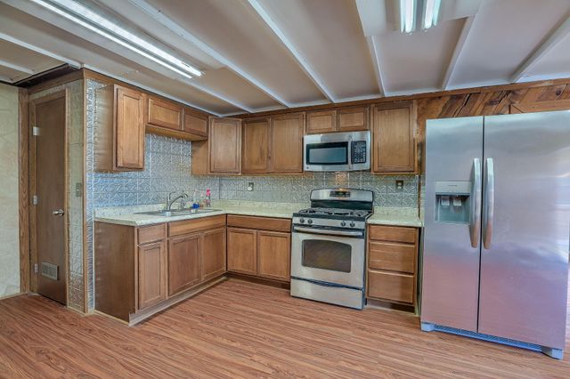 330 Sego Lily Street, Bosque Farms, NM 87068