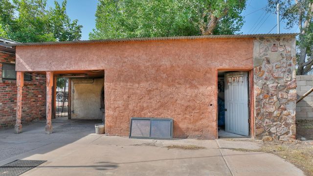 330 Sego Lily Street, Bosque Farms, NM 87068