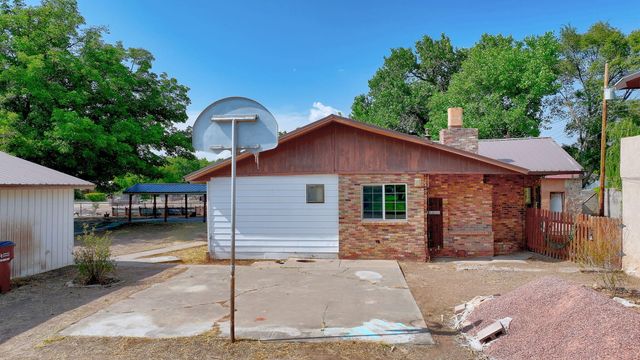 330 Sego Lily Street, Bosque Farms, NM 87068