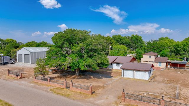 330 Sego Lily Street, Bosque Farms, NM 87068