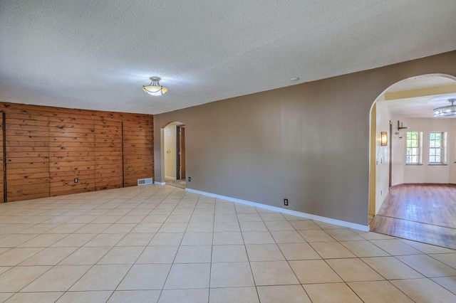 330 Sego Lily Street, Bosque Farms, NM 87068
