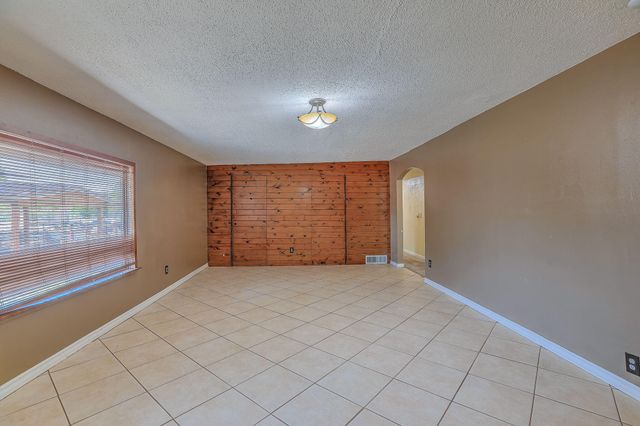 330 Sego Lily Street, Bosque Farms, NM 87068