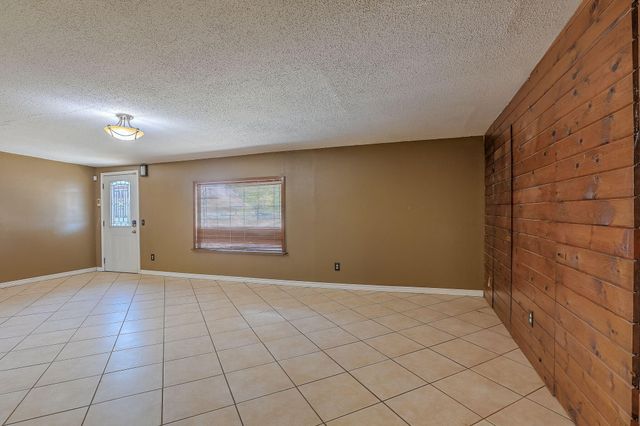 330 Sego Lily Street, Bosque Farms, NM 87068