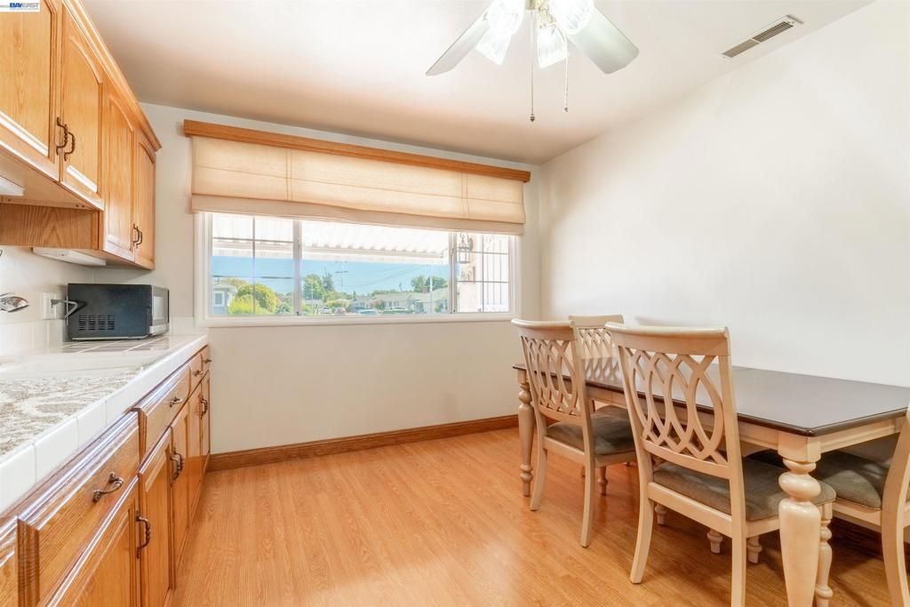 Image 10 of property listing at 15015 Milford St, San Leandro, CA 94579