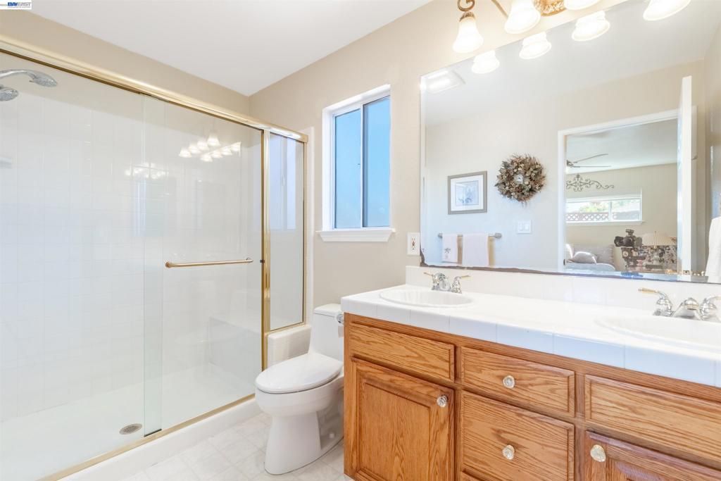 Image 14 of property listing at 15015 Milford St, San Leandro, CA 94579