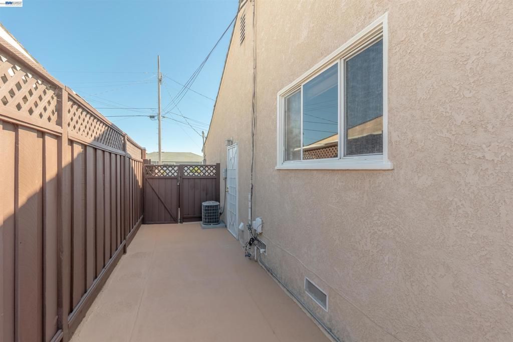 Image 22 of property listing at 15015 Milford St, San Leandro, CA 94579