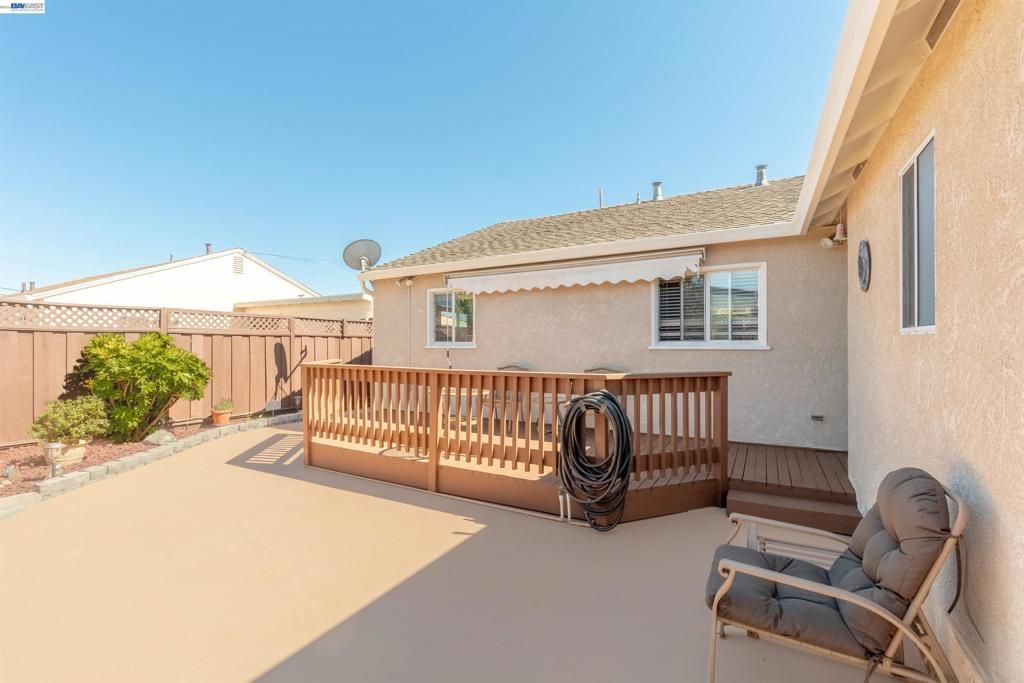 Image 27 of property listing at 15015 Milford St, San Leandro, CA 94579