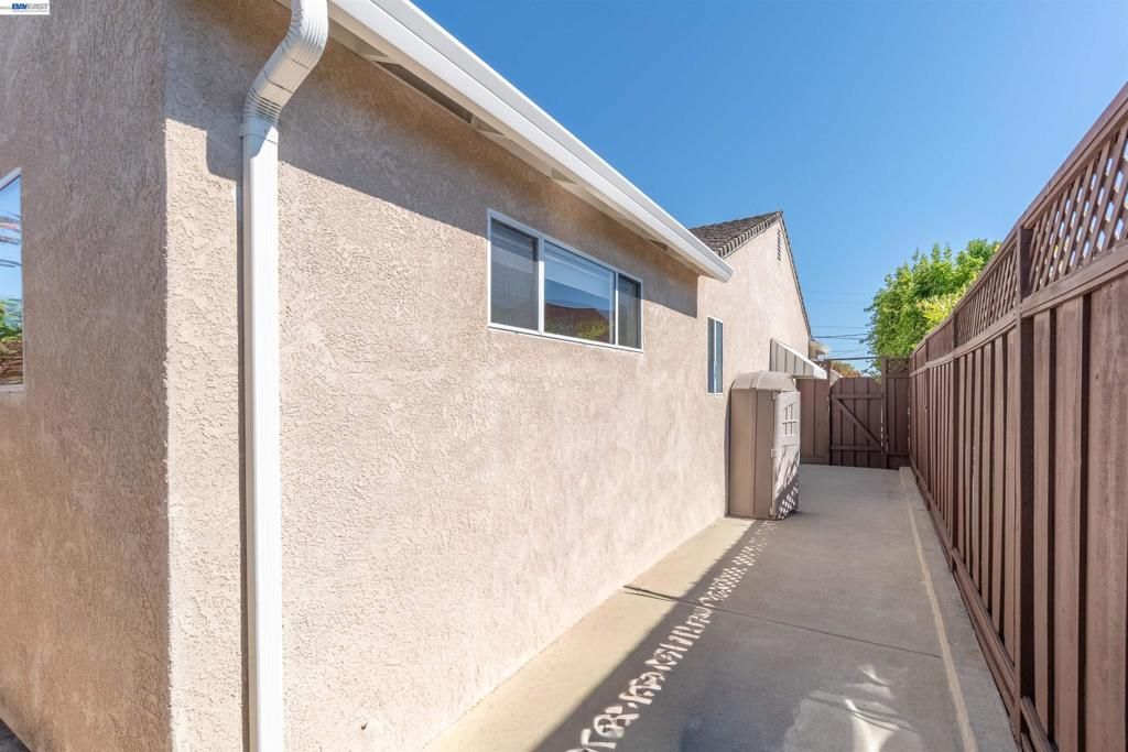 Image 29 of property listing at 15015 Milford St, San Leandro, CA 94579