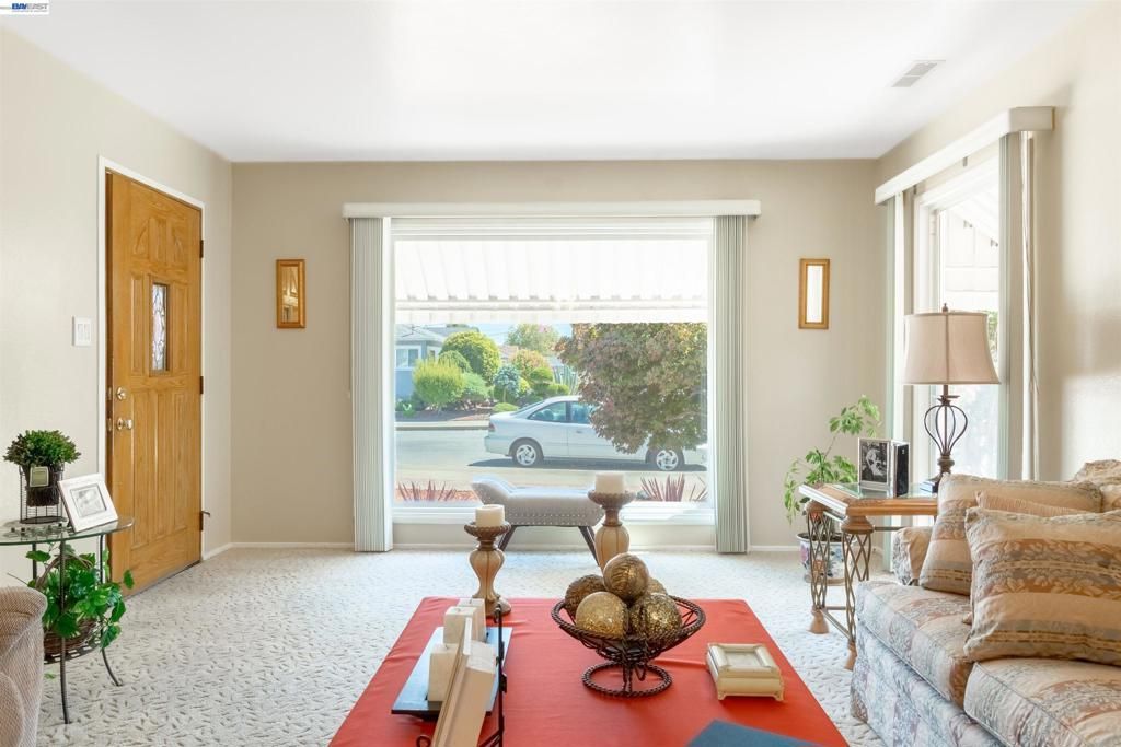 Image 6 of property listing at 15015 Milford St, San Leandro, CA 94579