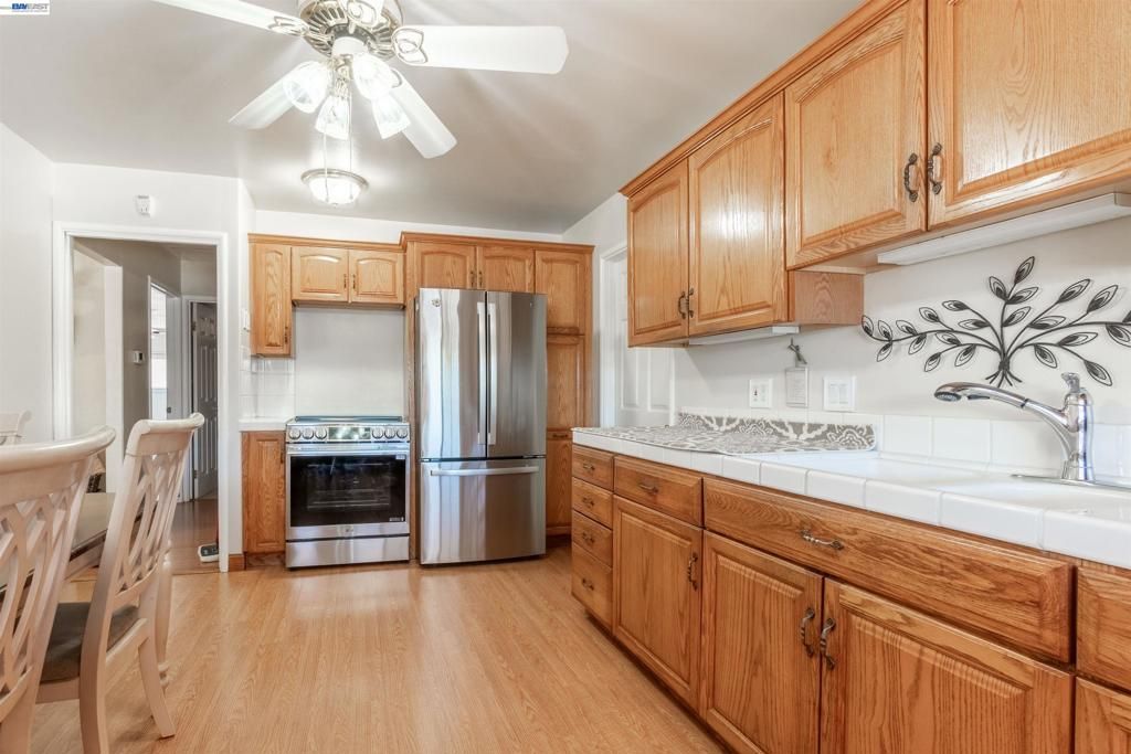 Image 9 of property listing at 15015 Milford St, San Leandro, CA 94579