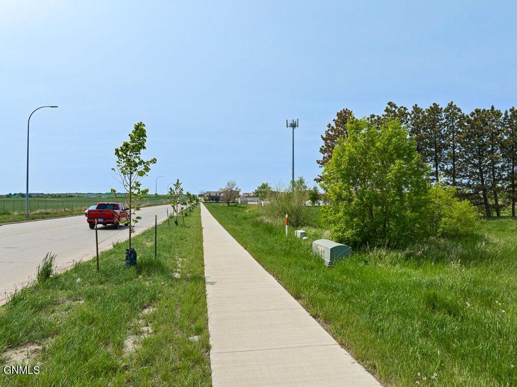 602 & 612 42nd Street W, Williston, ND 58801 photo 11