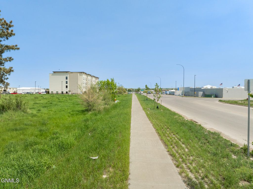 602 & 612 42nd Street W, Williston, ND 58801 photo 14