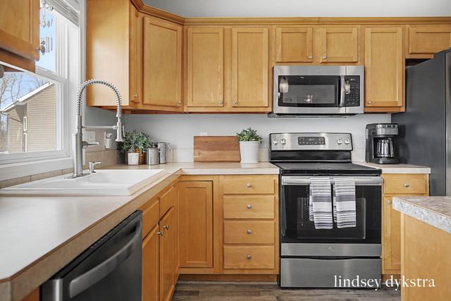 943 Red Tail Drive, Coopersville, MI 49404