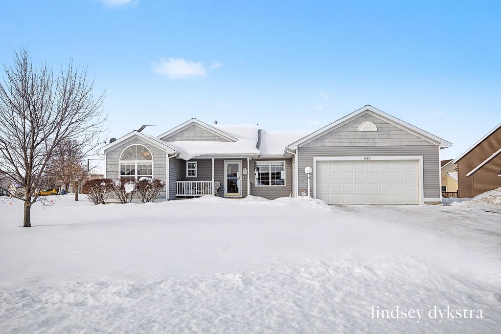 943 Red Tail Drive, Coopersville, MI 49404