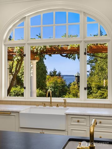 72 Olympic Drive NW, Shoreline, WA 98177