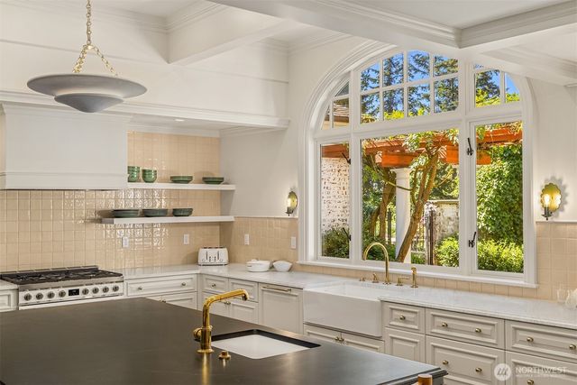 72 Olympic Drive NW, Shoreline, WA 98177