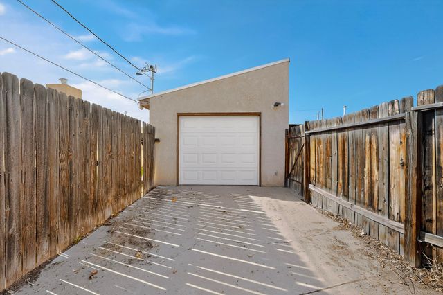 1526 Vassar Drive NE, Albuquerque, NM 87106