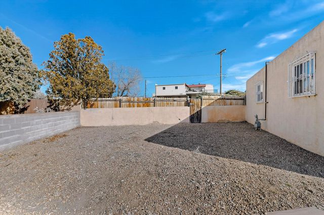 1526 Vassar Drive NE, Albuquerque, NM 87106