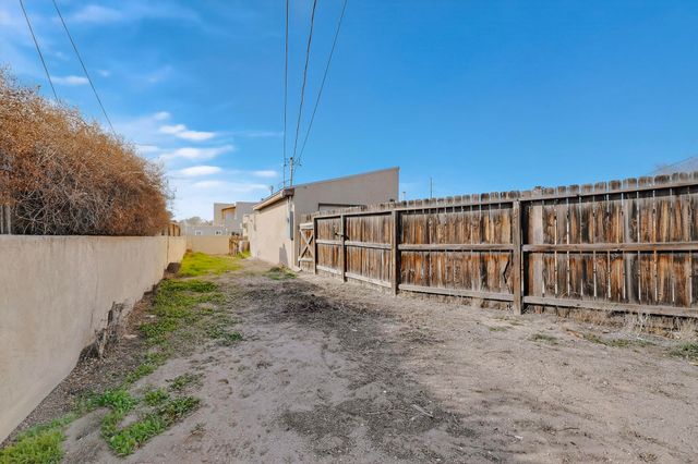 1526 Vassar Drive NE, Albuquerque, NM 87106