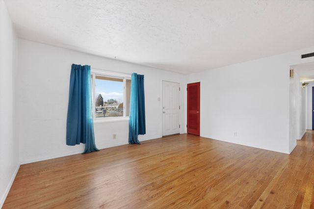 1526 Vassar Drive NE, Albuquerque, NM 87106