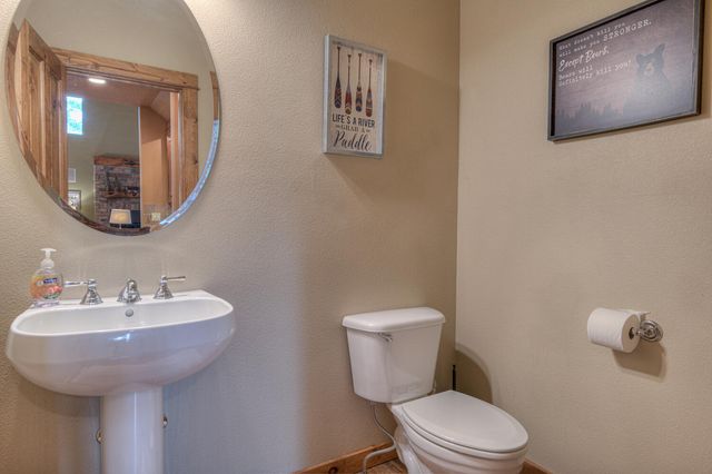 56340 Solar Drive, Bend, OR 97707